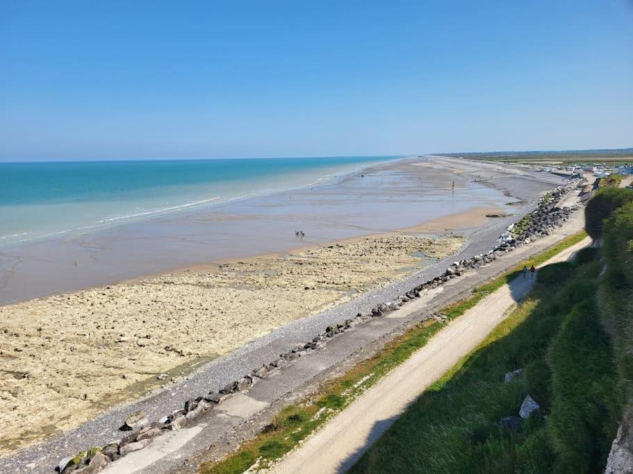 Appartement Vue Mer A 100 M De La Plage Ault Bagian luar foto